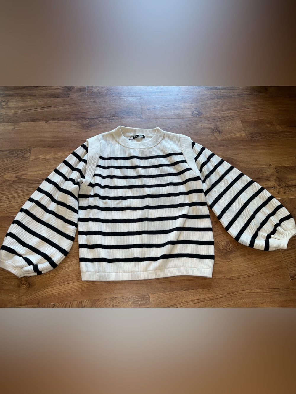 PrettyGuide cream and black striped sweater women’s large